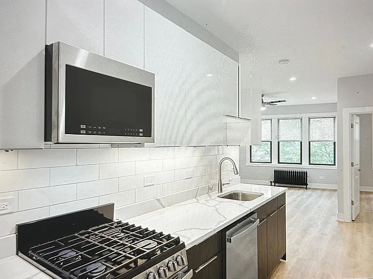 7503 N Eastlake Ter #2 — Photo 3