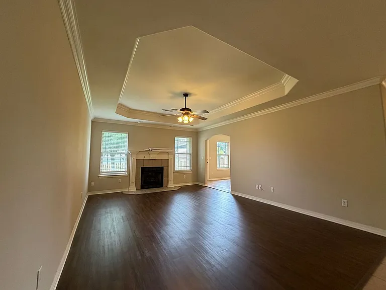 240 Beasley Dr — Photo 2