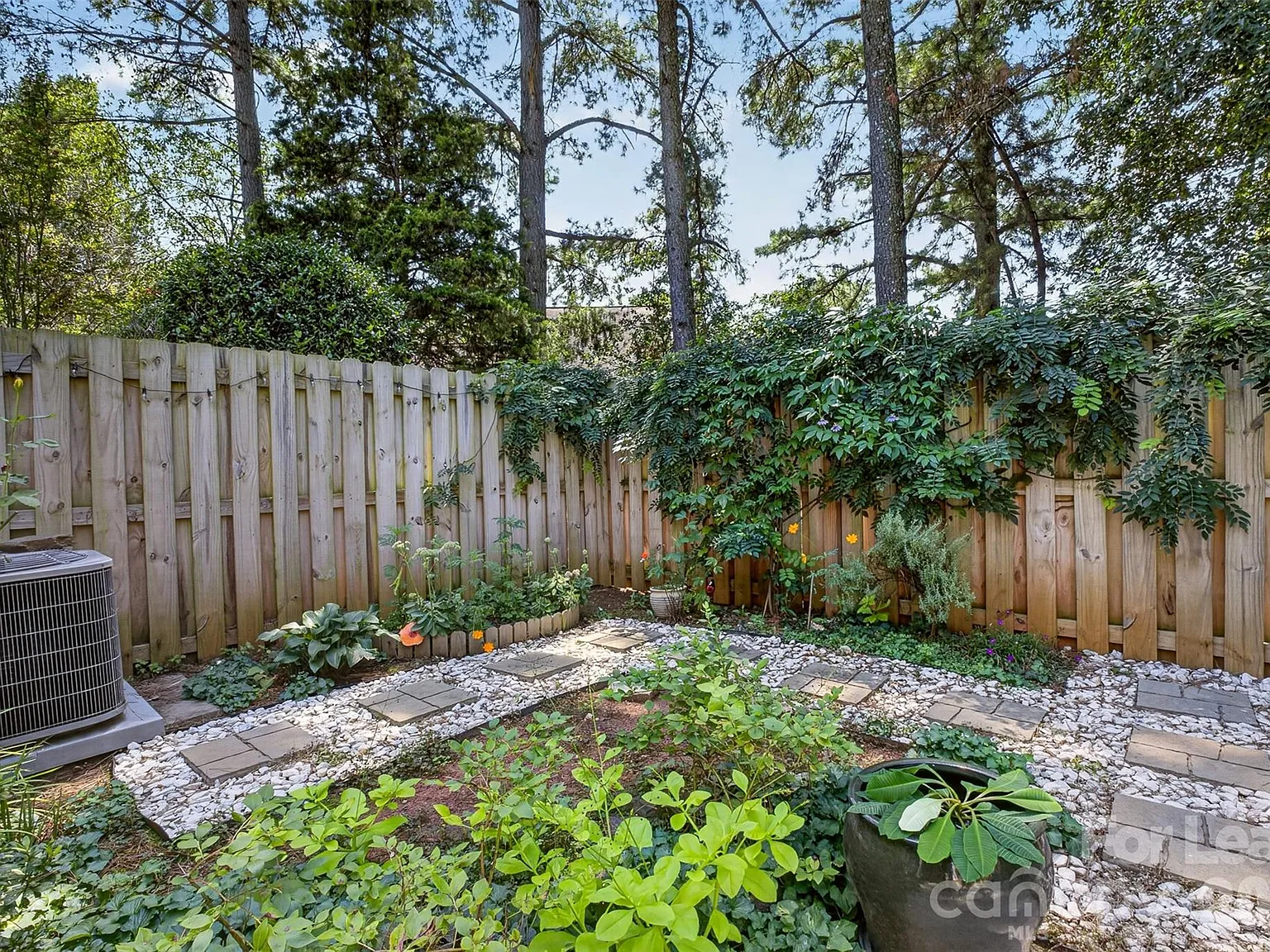 3 bed, 2.0 bath, $2,300 — Photo 3