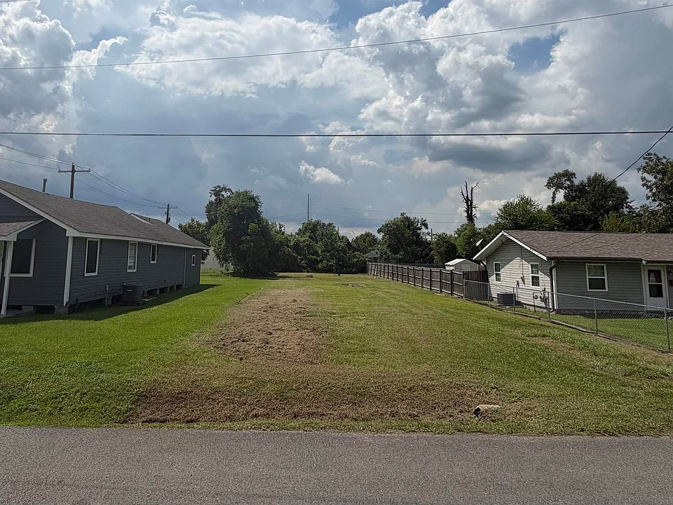 1st image of N Lyons St