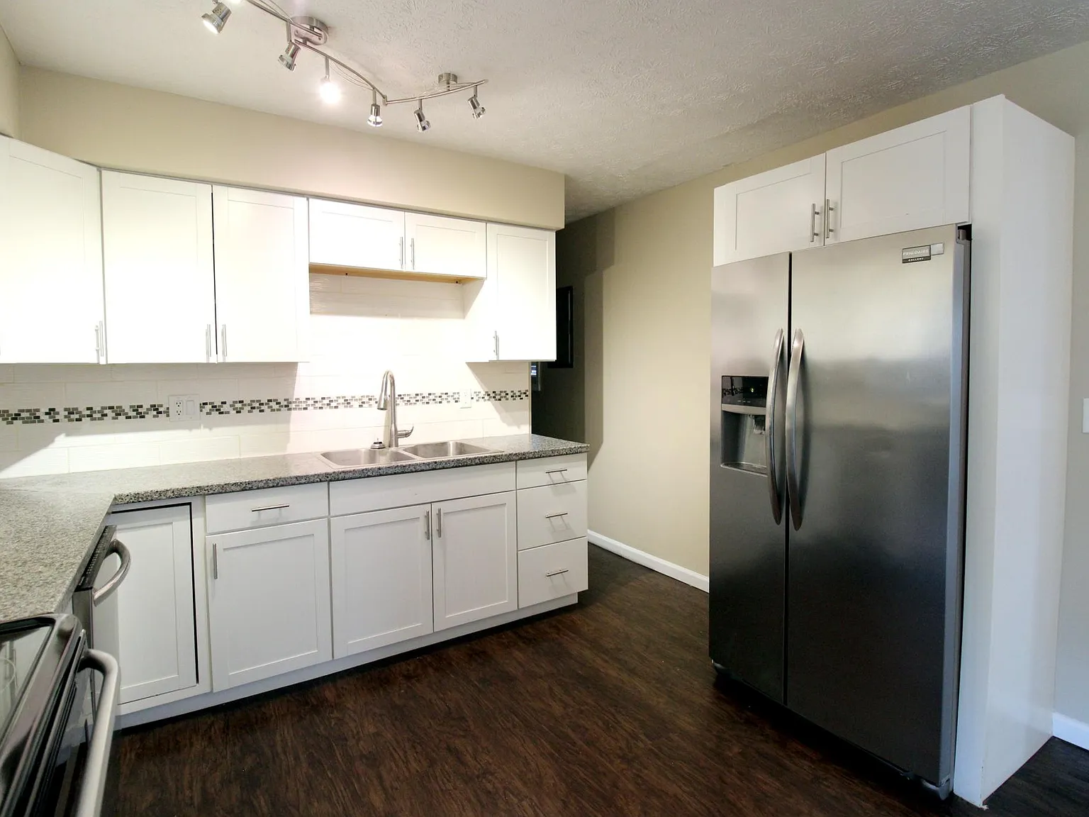 3 bed, 1377 sqft, $1,495 — Photo 2
