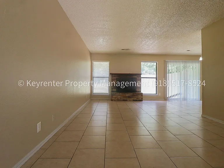 4902 S Gum Ave — Photo 48
