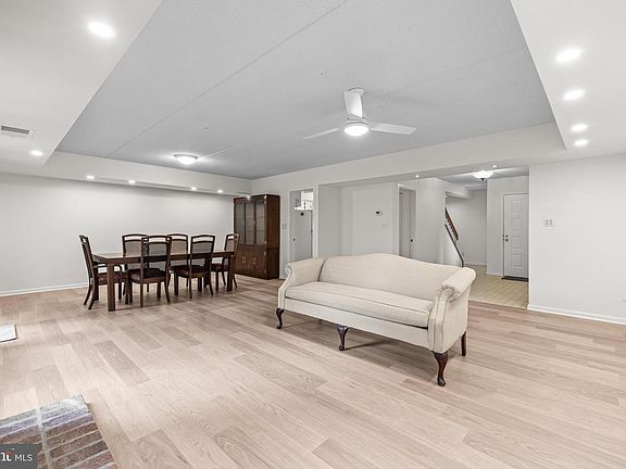 5th image of 15 Oakridge Ct