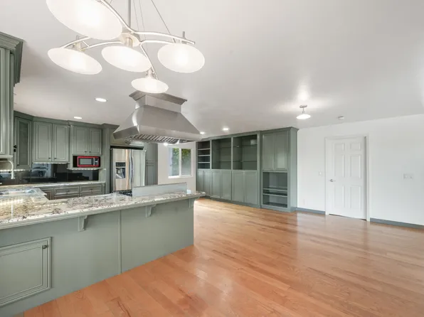 945 S Ridgemark Dr, Hollister, CA 95023