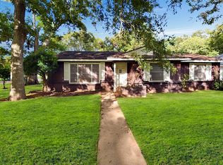 208 Southern Oaks Dr, Lake Jackson, TX 77566