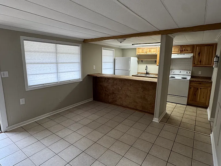 700 Hudson Ave #7 — Photo 4