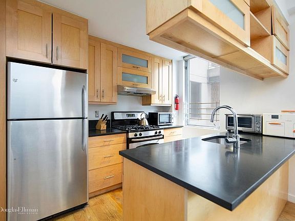 4th image of 529 Court St APT 206
