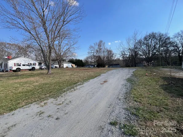1652 Doggett Rd, Forest City, NC 28043