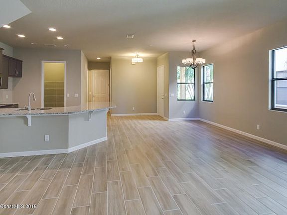 2nd image of 740 Lanai Cir APT 101
