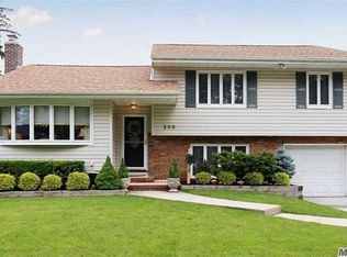 203 Weyford Ter, Garden City, NY 11530