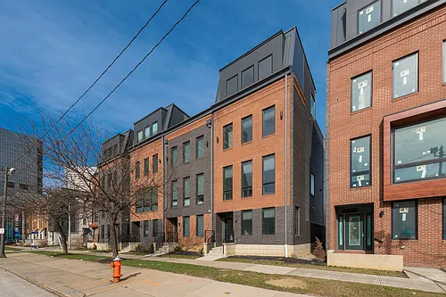 1431 Superior Ave E Photo 1