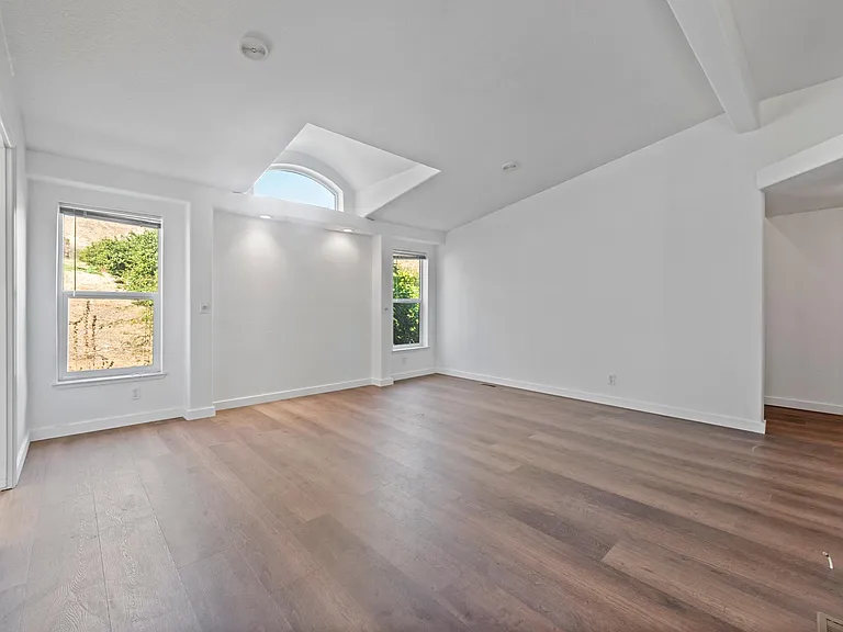 1057 E La Loma Ave — Photo 22