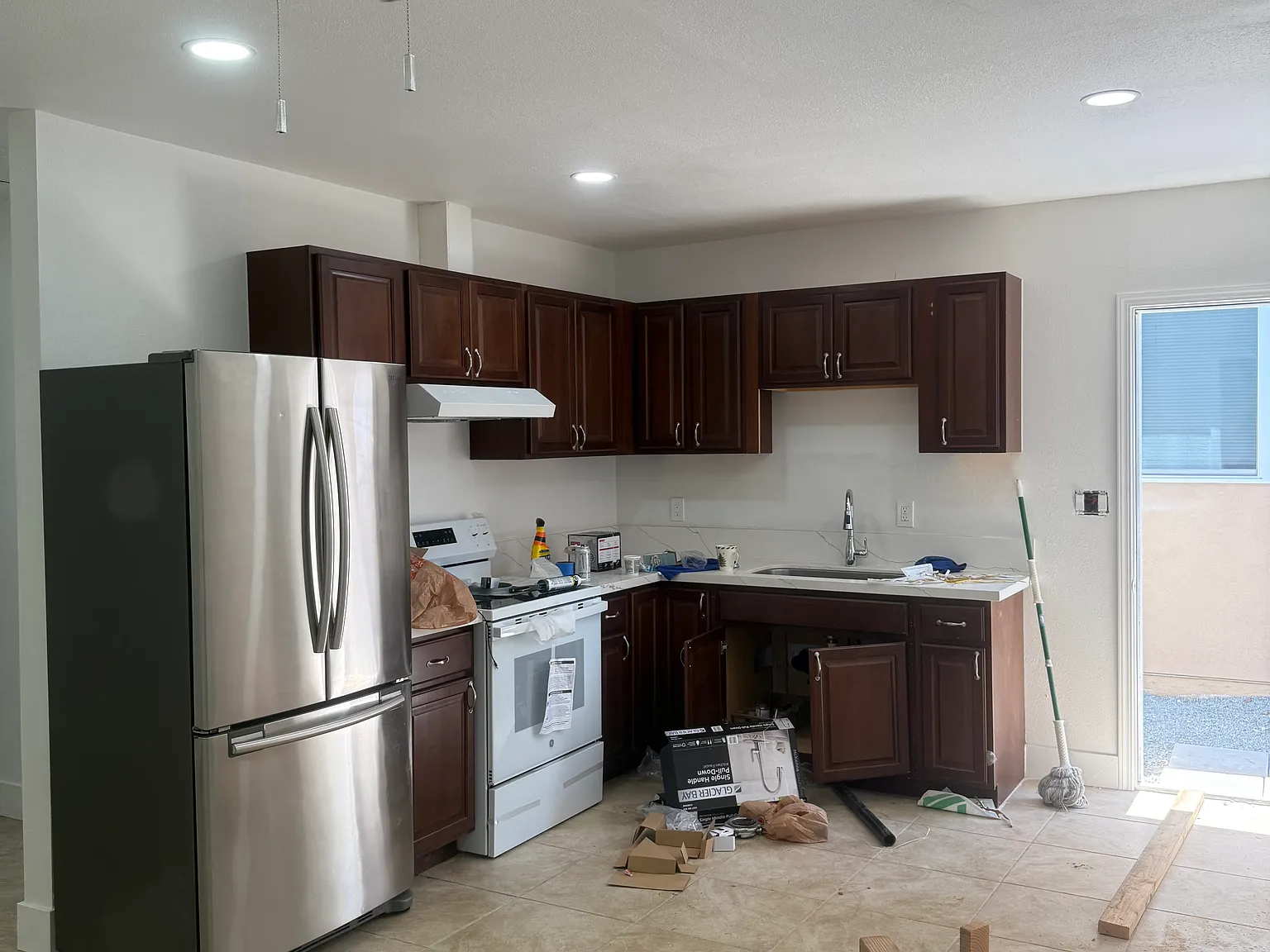 2 bed, 650 sqft, $2,000 — Photo 2