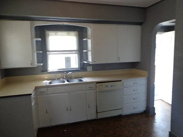 553 Brighton Ave — Photo 4