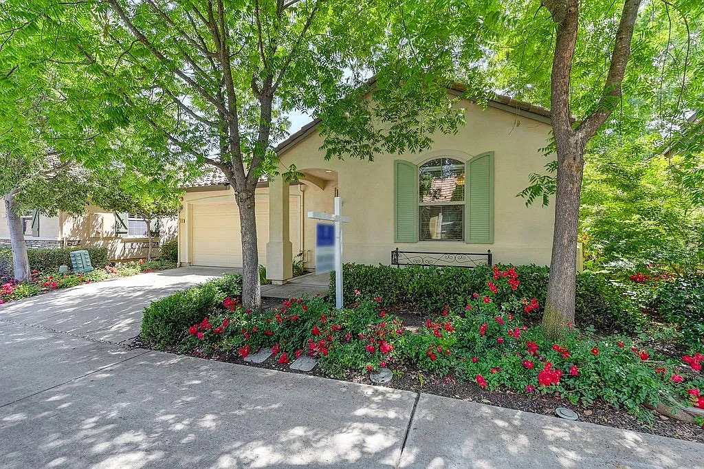 1033 Marseille Ln photo 1