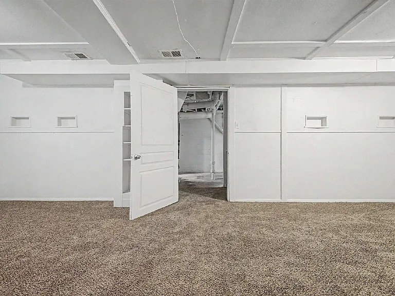 1230 S Grape St — Photo 25
