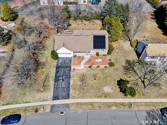 4th image of 25 Hampshire Drive