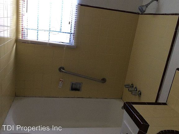 5th image of 8809 Crenshaw Blvd APT 02