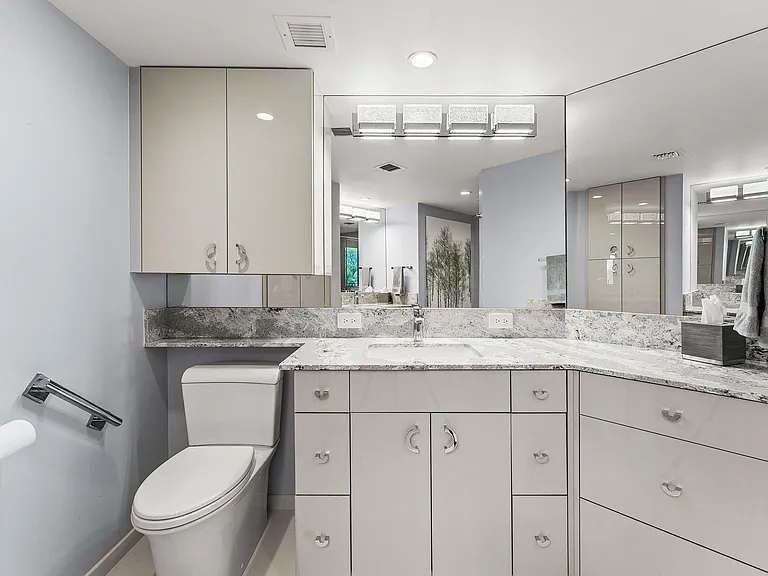 100 SE 5th Ave #410 — Photo 25