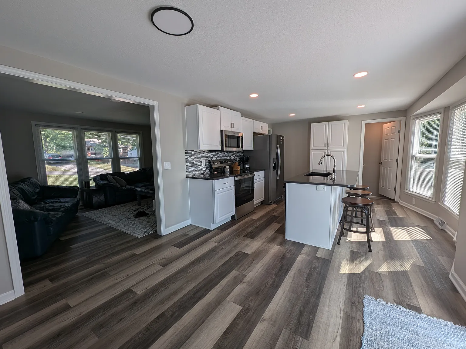 3 bed, 1225 sqft, $2,000 — Photo 2