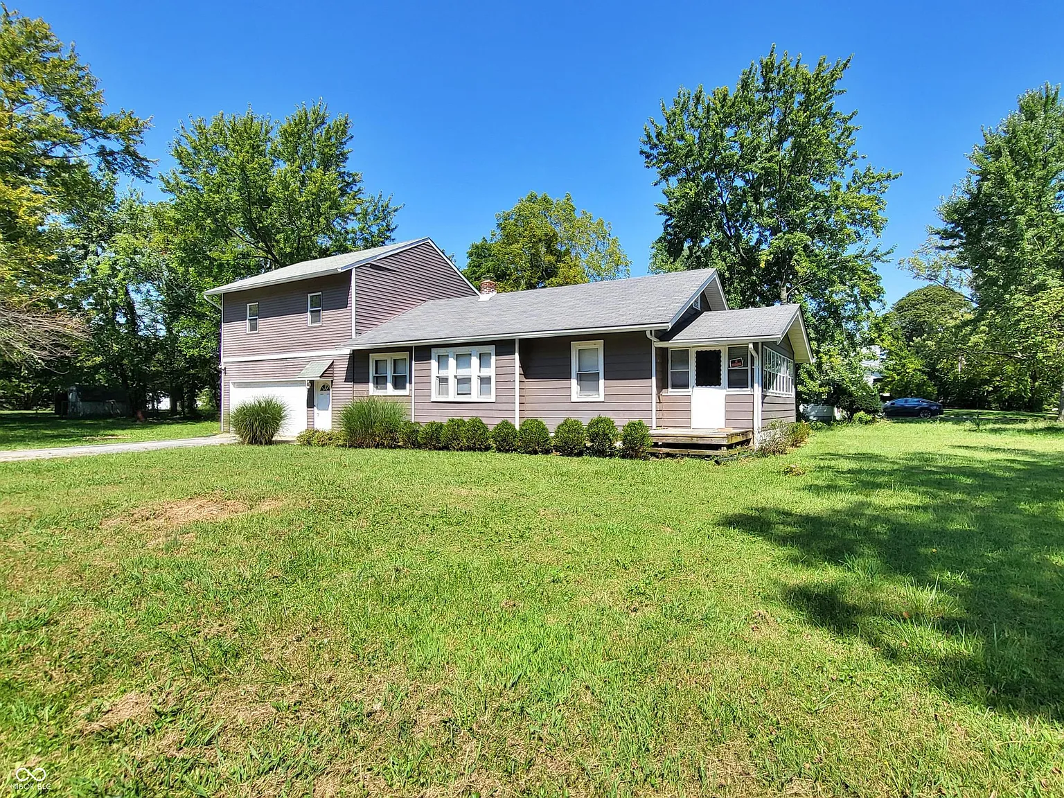 2 bed, 1.0 bath, 864 sqft, $1,150 — Photo 2