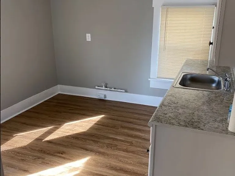 211 N Walnut St — Photo 5