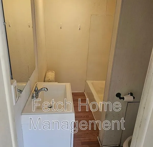 49-51 W Market St #1R — Photo 9
