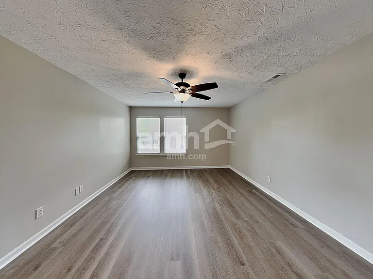 1127 Fiesta Dr — Photo 7