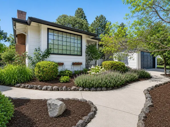 2446 Heritage Way, Medford, OR 97504