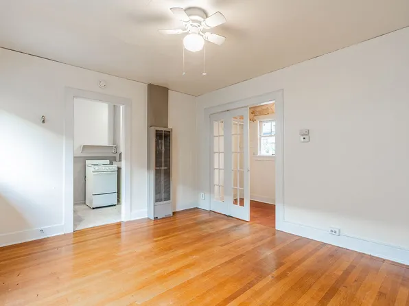 Broadway Court, 425 & 435 10th Ave E #15, Seattle, WA 98102