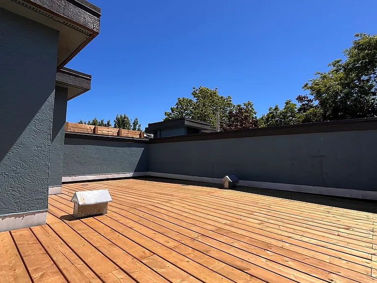 2225 Triumph St #416 — Photo 10