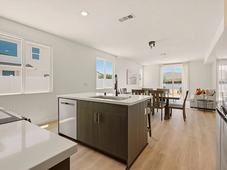 5824 Persepolis Ct — Photo 10