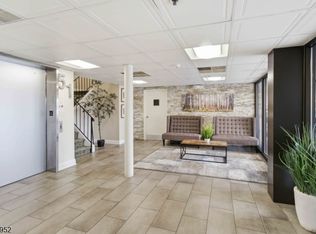 51 Mount Kemble Ave APT 207, Morristown, NJ 07960