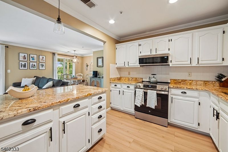 1st image of 275 Potomac Dr