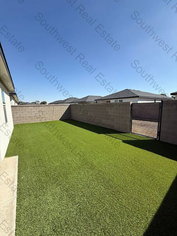 2 bed, 2.0 bath, 946 sqft, $1,300 — Photo 3
