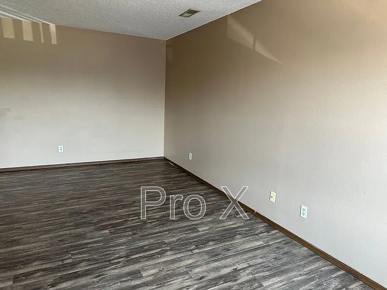 1001 S Saint Louis Ave #8 — Photo 2