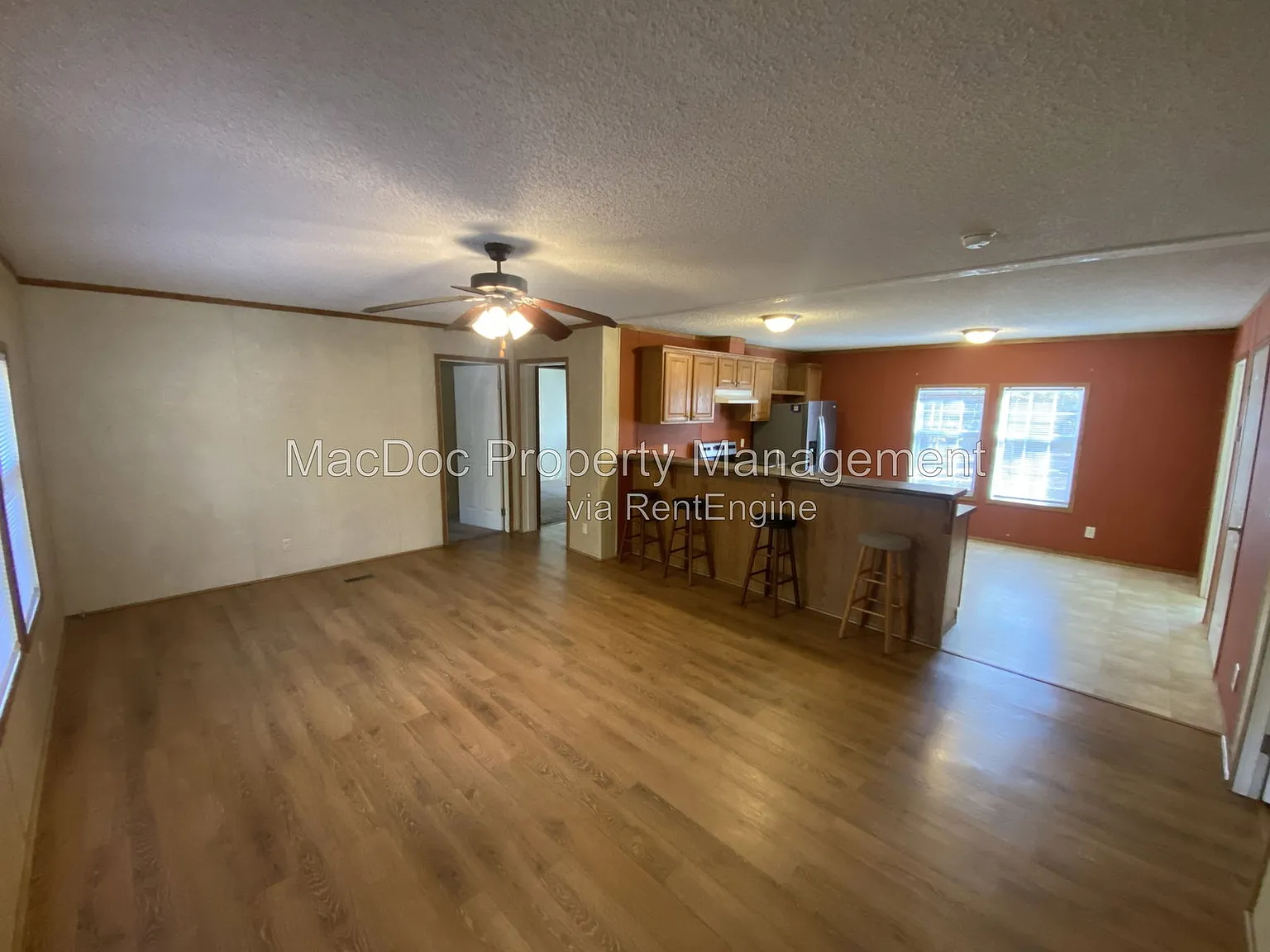 3 bed, 2.0 bath, 1344 sqft, $1,895 — Photo 4