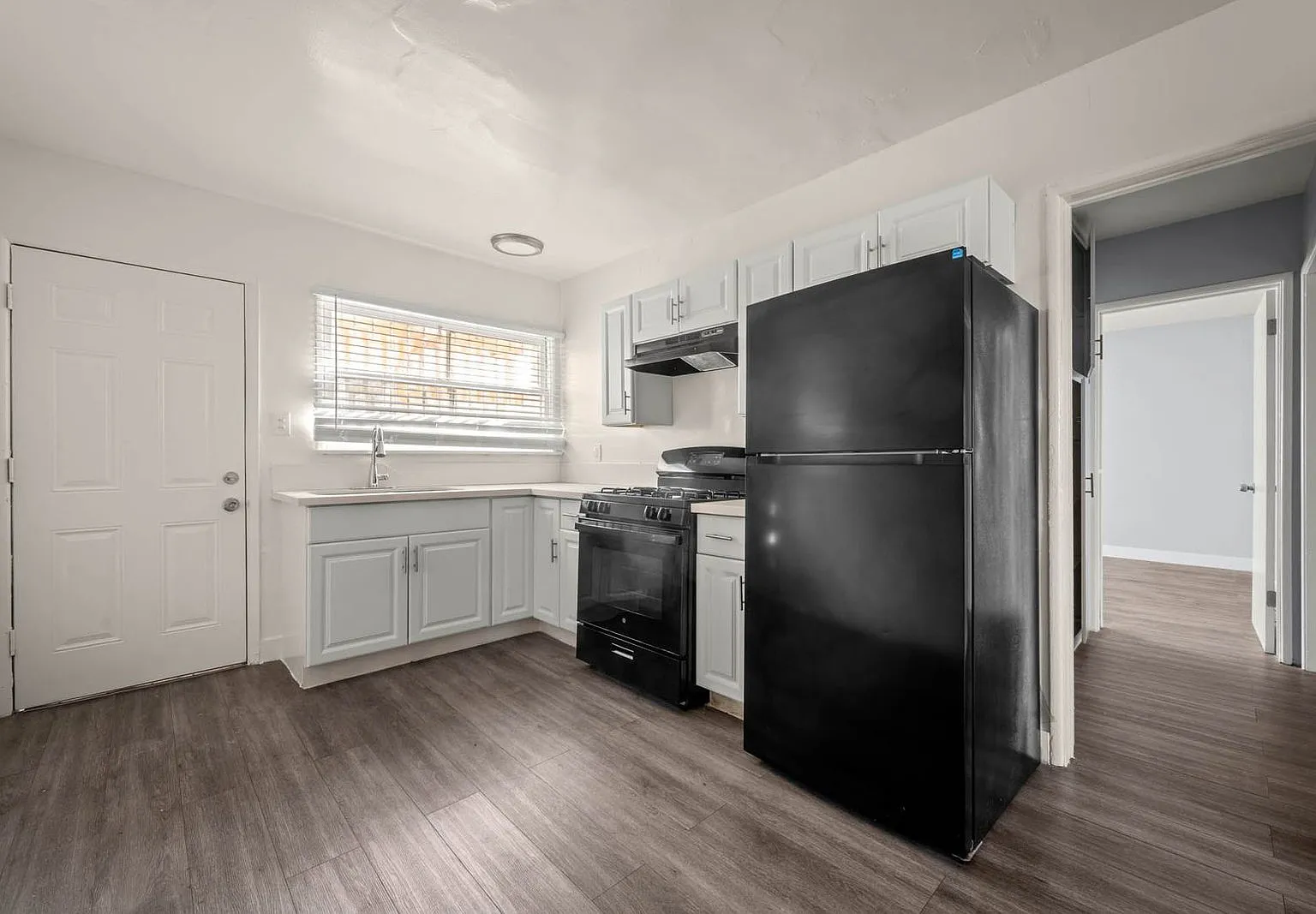 1 bed, 1.0 bath, 650 sqft, $1,472 — Photo 4
