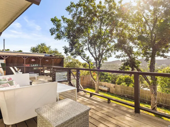 951 Hill Top, Canyon Lake, TX 78133