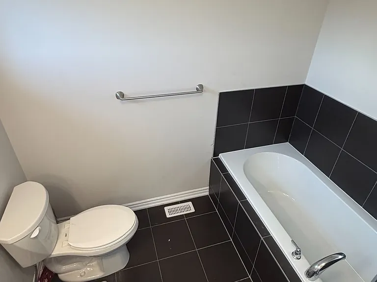 103 McLaughlin St — Photo 16
