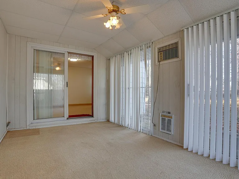 409 N Vorcey St — Photo 14