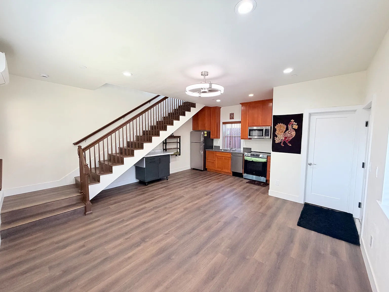2 bed, 2.5 bath, 835 sqft, $3,400 — Photo 2