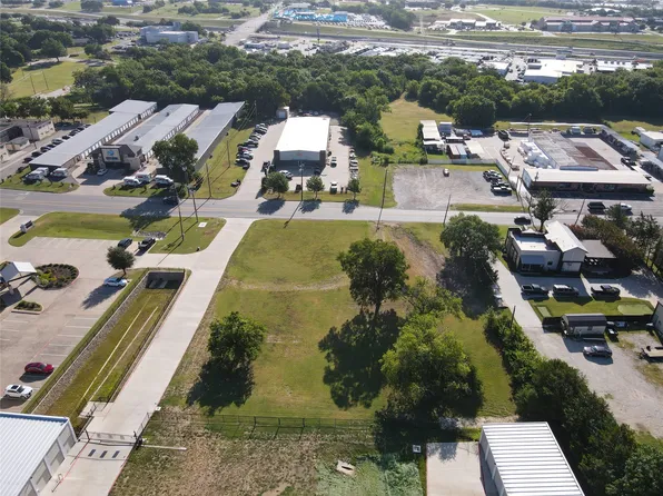 2412 N Travis St, Sherman, TX 75092