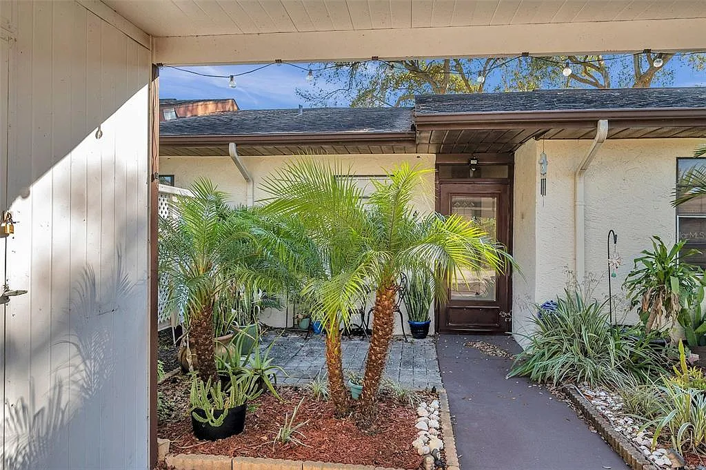 2 bed, 1.0 bath, 894 sqft, $1,395 — Photo 2