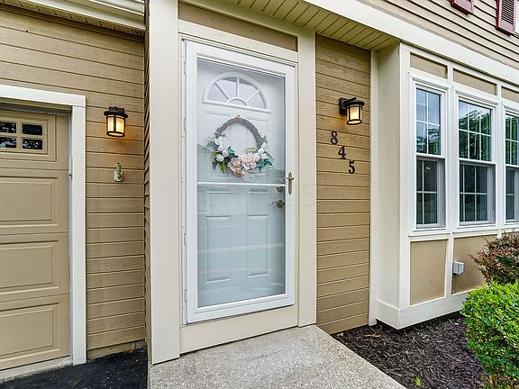 2nd image of 845 Hickok Dr #208