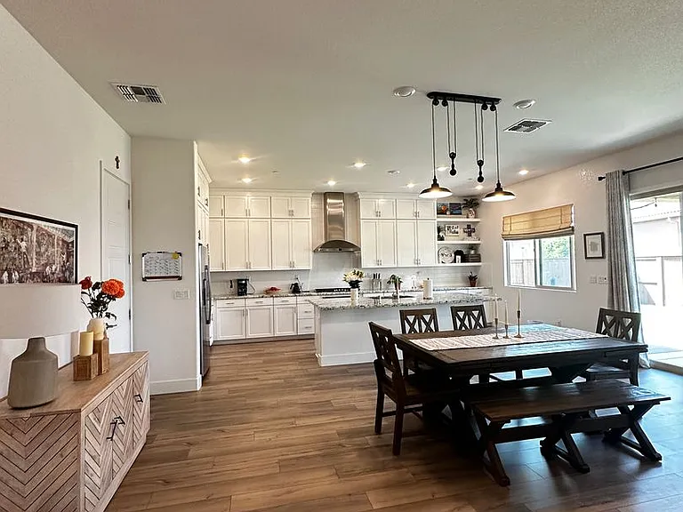 2305 Banks Dr — Photo 9