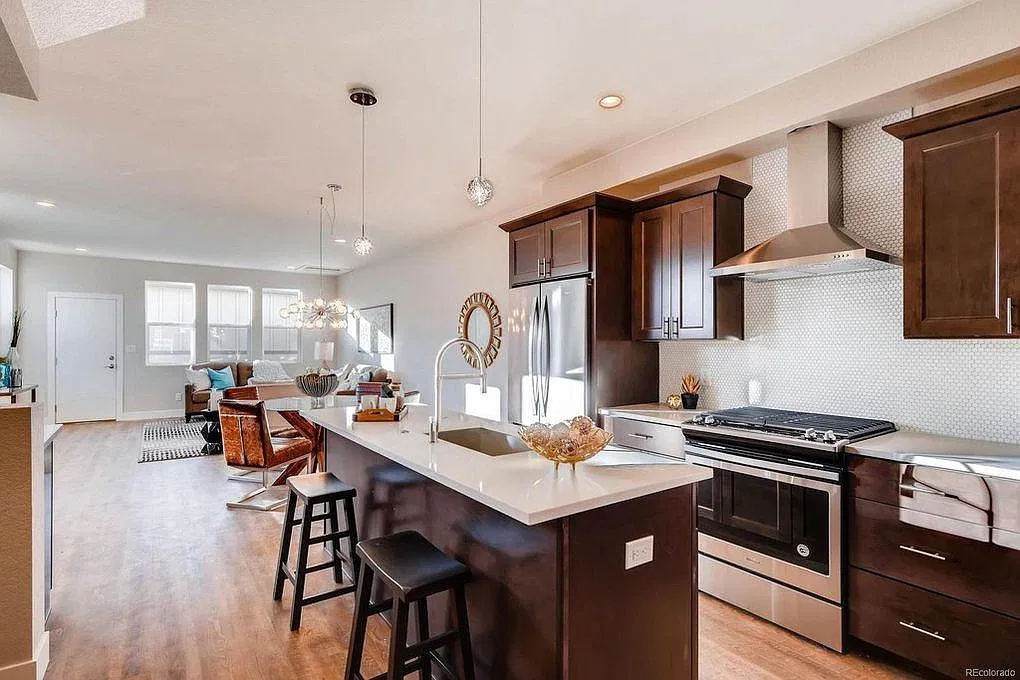 4 bed, 3.5 bath, 2742 sqft, $3,895 — Photo 4