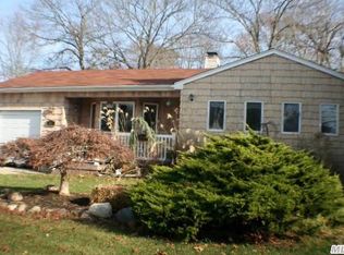 27 Olive St, Lake Grove, NY 11755