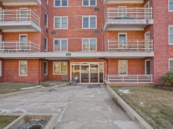 50 Lafayette Place #1J, Greenwich, CT 06830