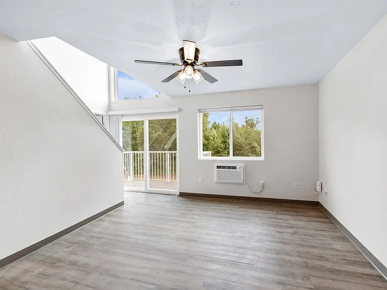 352 Deschane Ave — Photo 7